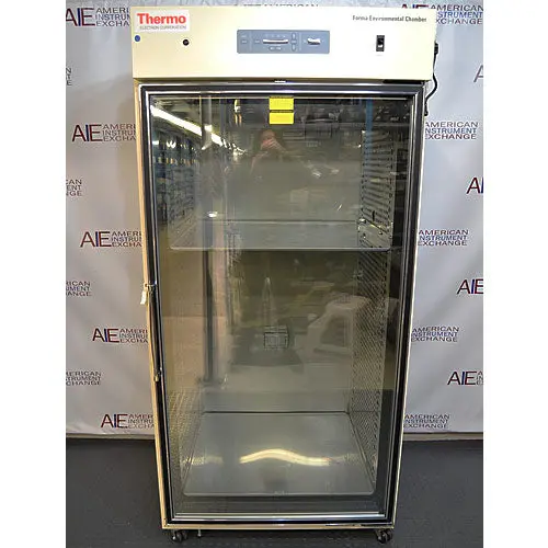Thermo Forma 3851 Incubator 1