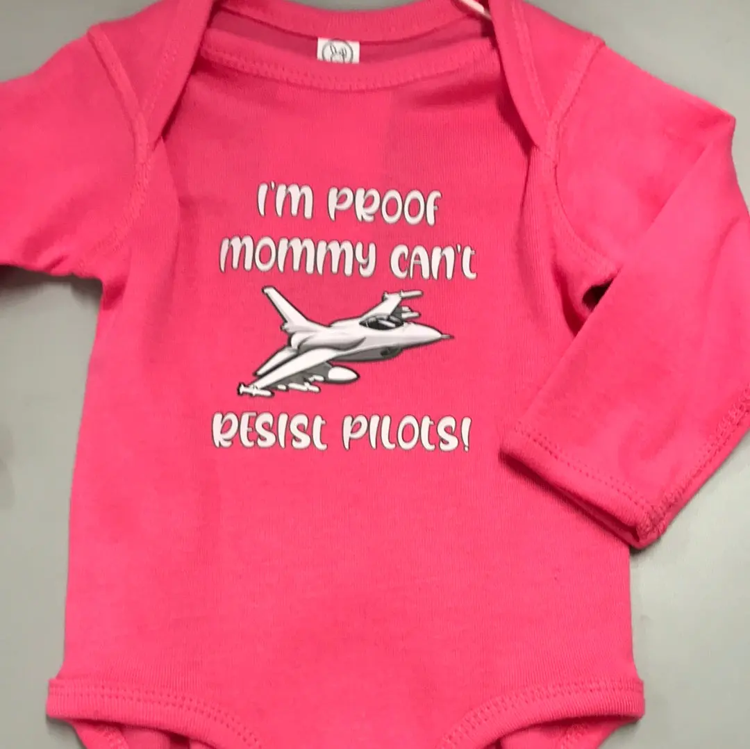 “I’M Proof Mommy Can’T Resist Pilots” Long Sleeved Onesie 1