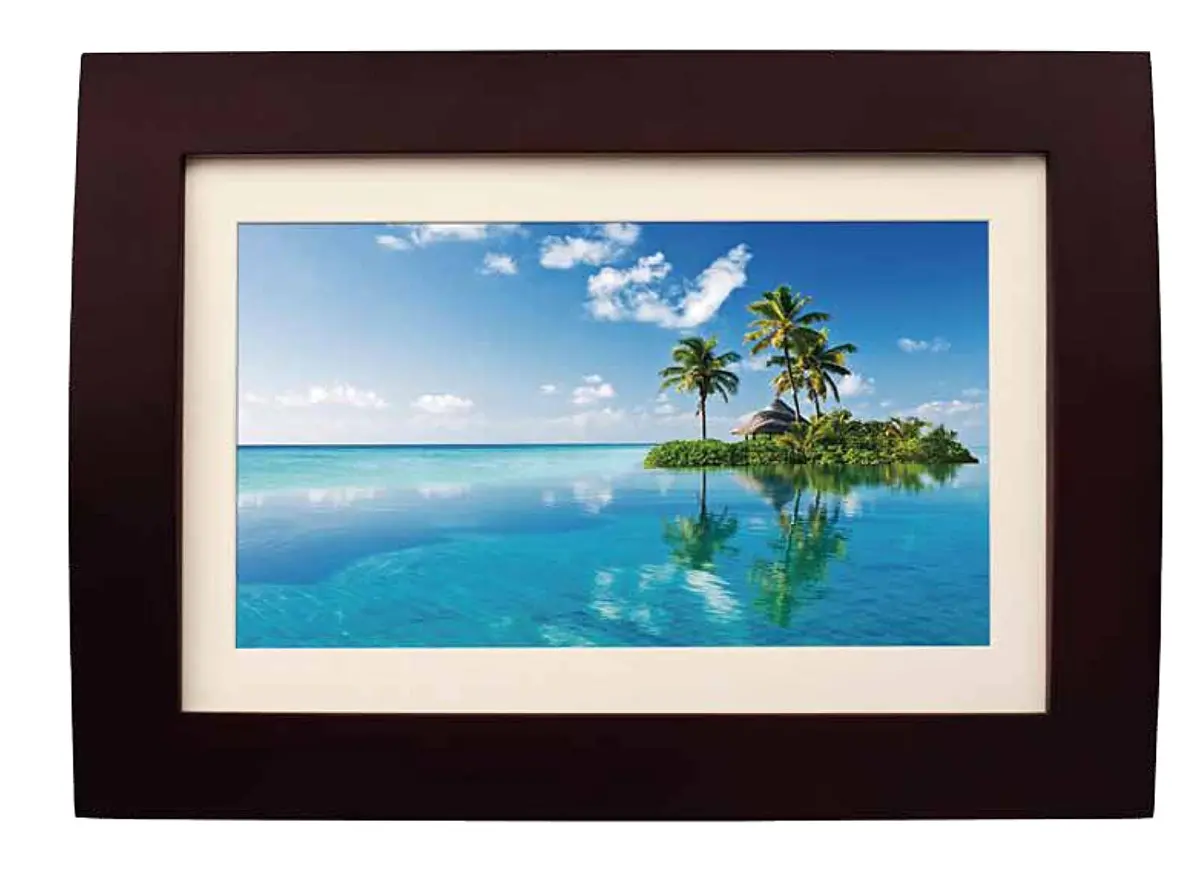 Sylvania Sdpf1089 10" Wood Photo Frame With Remote. 1
