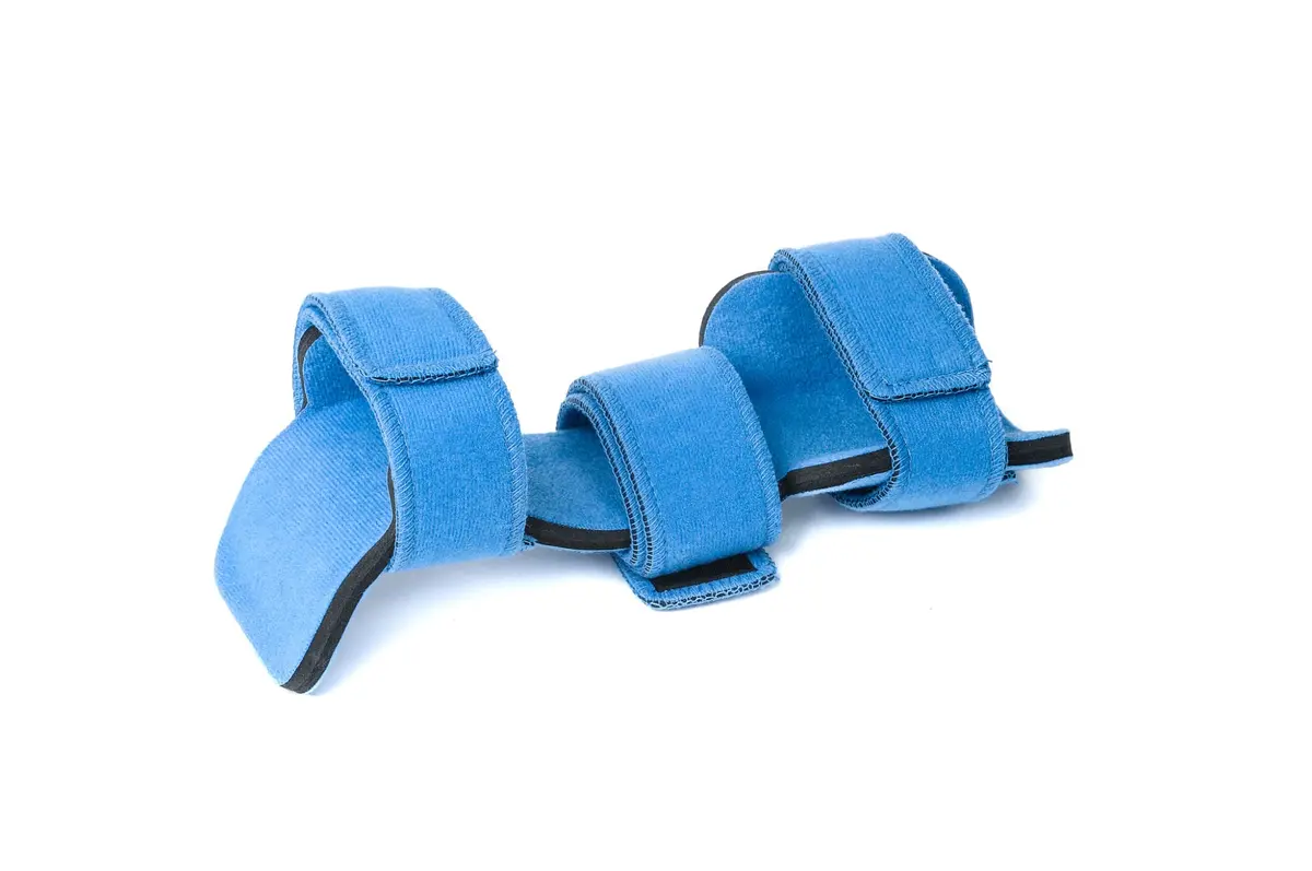 Pediatric Neoprene Hand Splint W/Separate Fingers 2